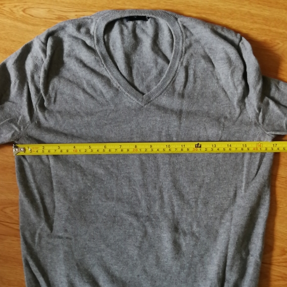 COPY - Grey v-neck sweater J. Crew - Picture 6 of 6